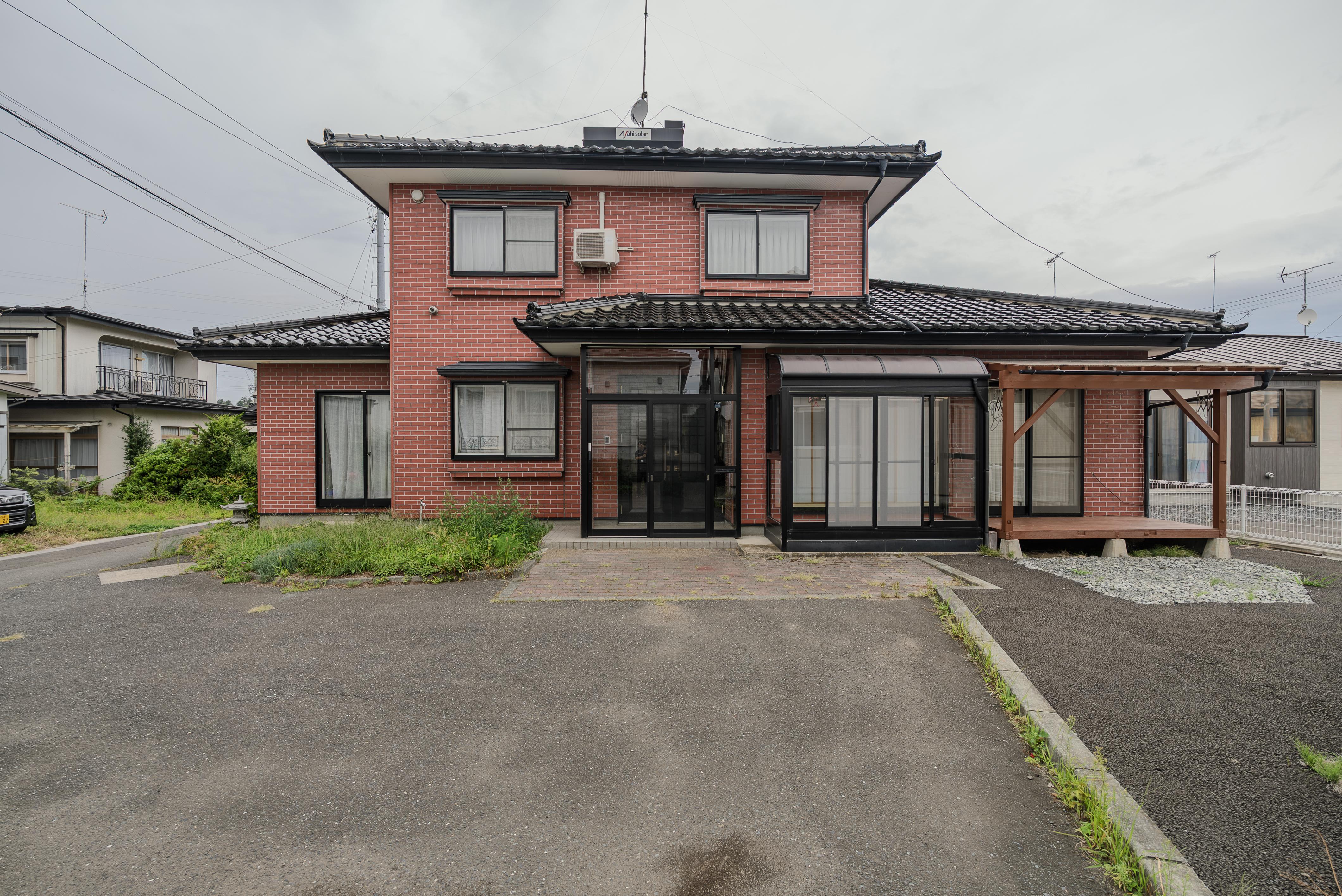 送料無料　希少　不動産は、中古一戸建てが絶対にお得で　不動産投資　戸建て購入 Amazon.co.jp: 不動産は、中古一戸建てが絶対にお得です : 高橋