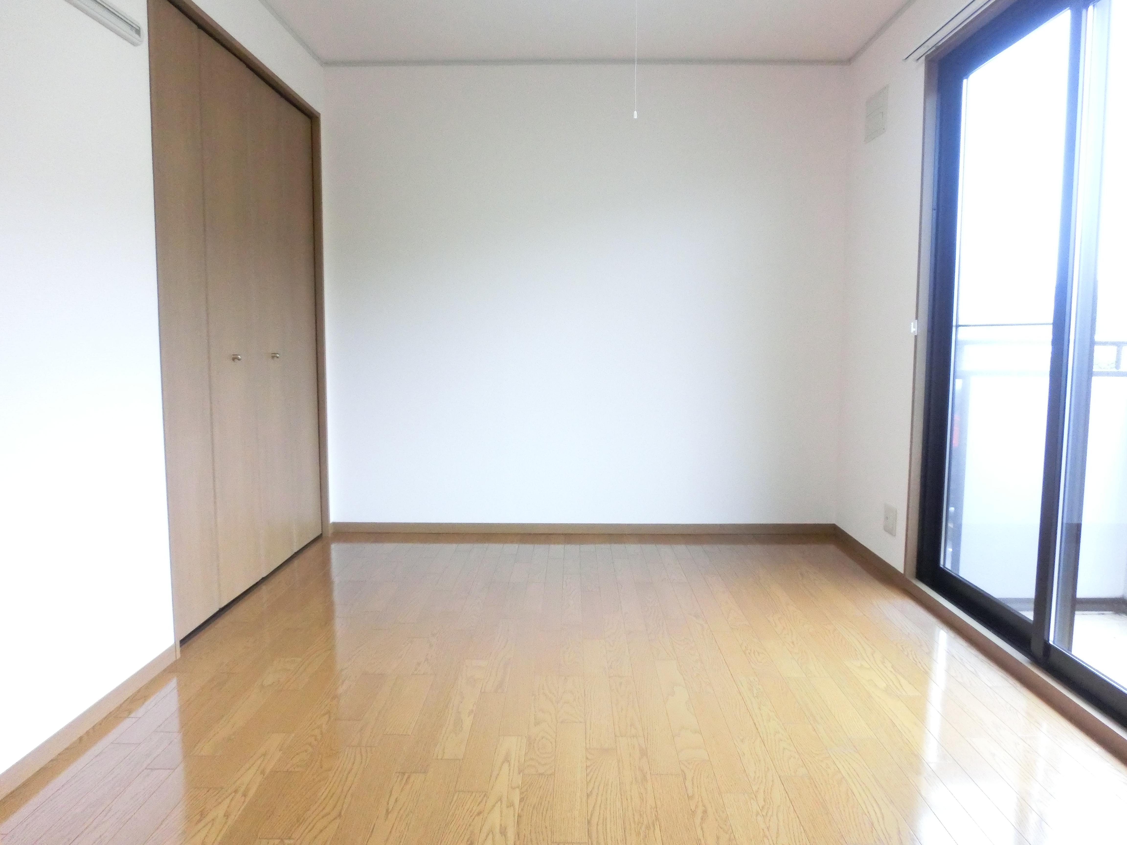 ★D-room★インターネットWi-Fi無料★セジュール類家
