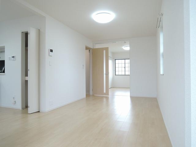 ★大東建託★ポライトリーローズ三沢