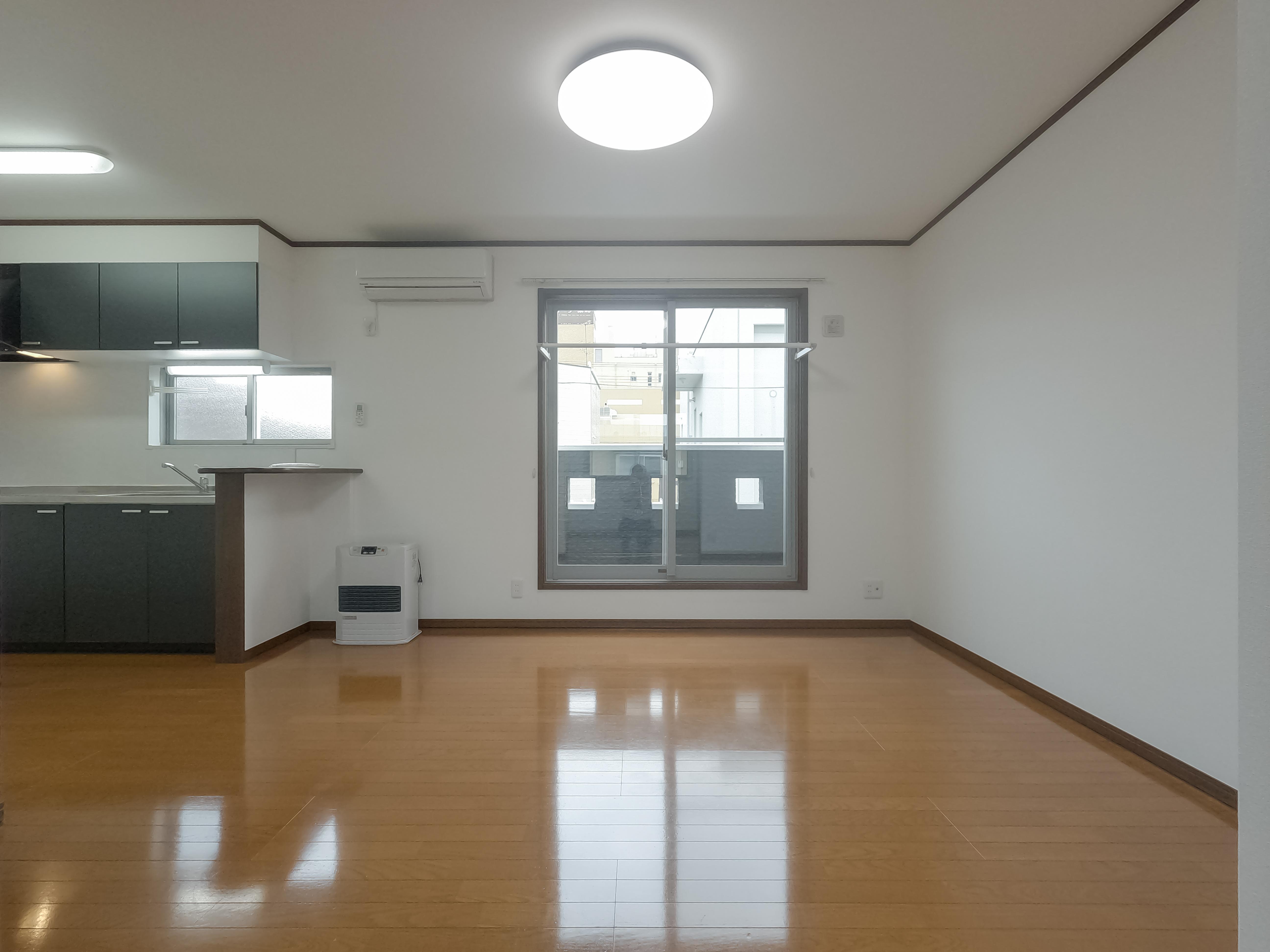 ★日本住宅★ガレージ付★インターネット無料★コーポ20T