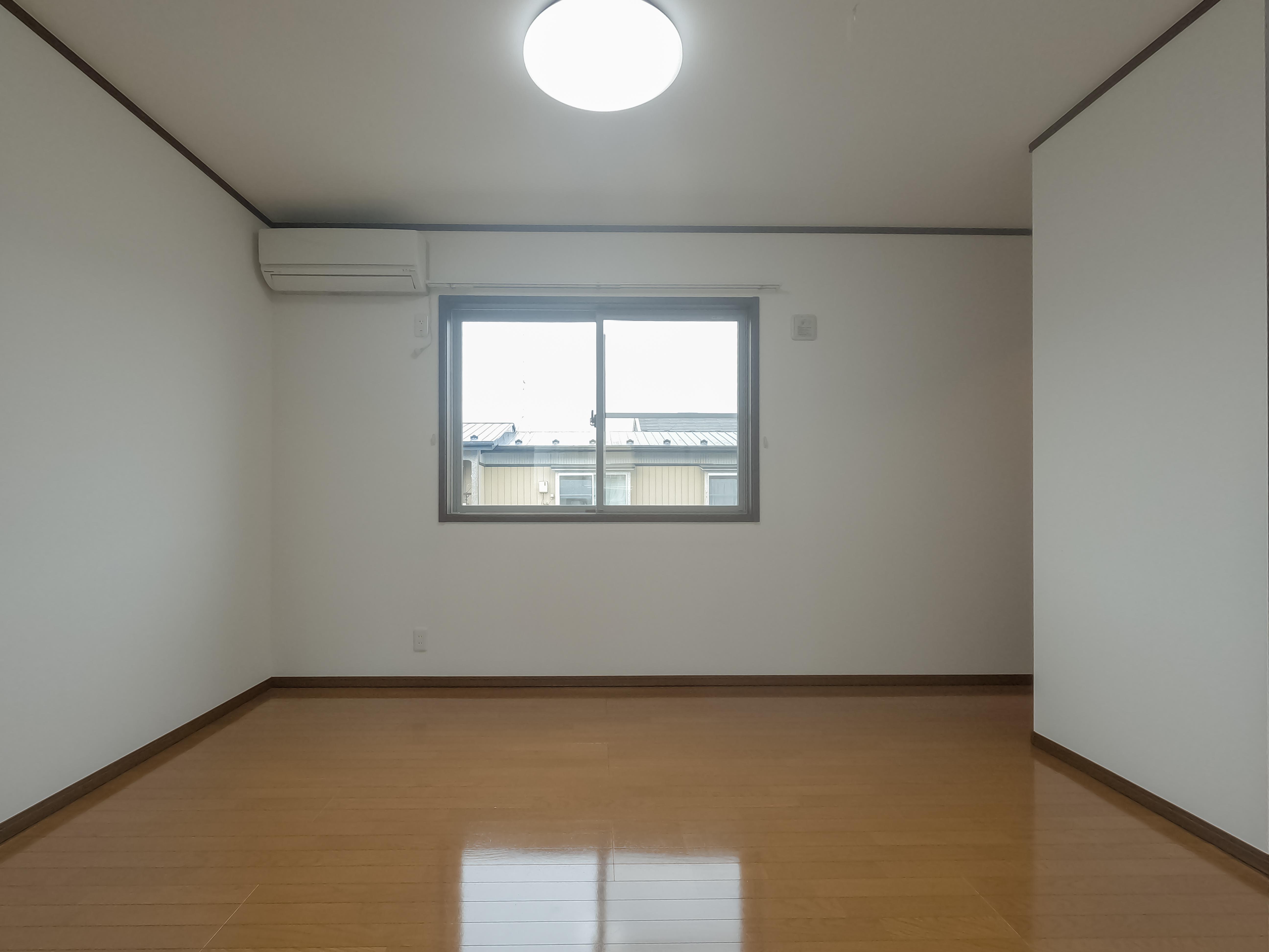 ★日本住宅★ガレージ付★インターネット無料★コーポ20T