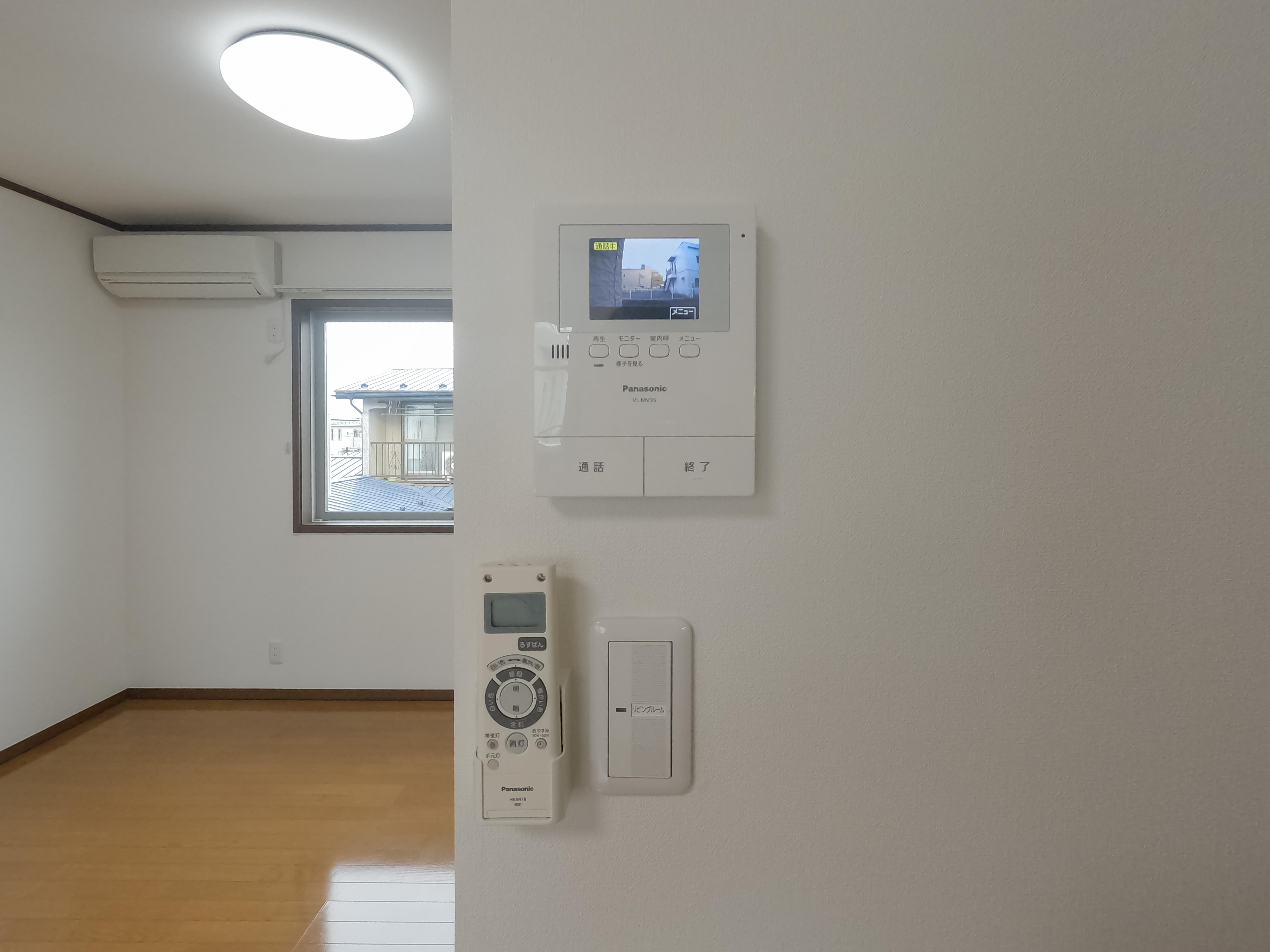 ★日本住宅★ガレージ付★インターネット無料★コーポ20T