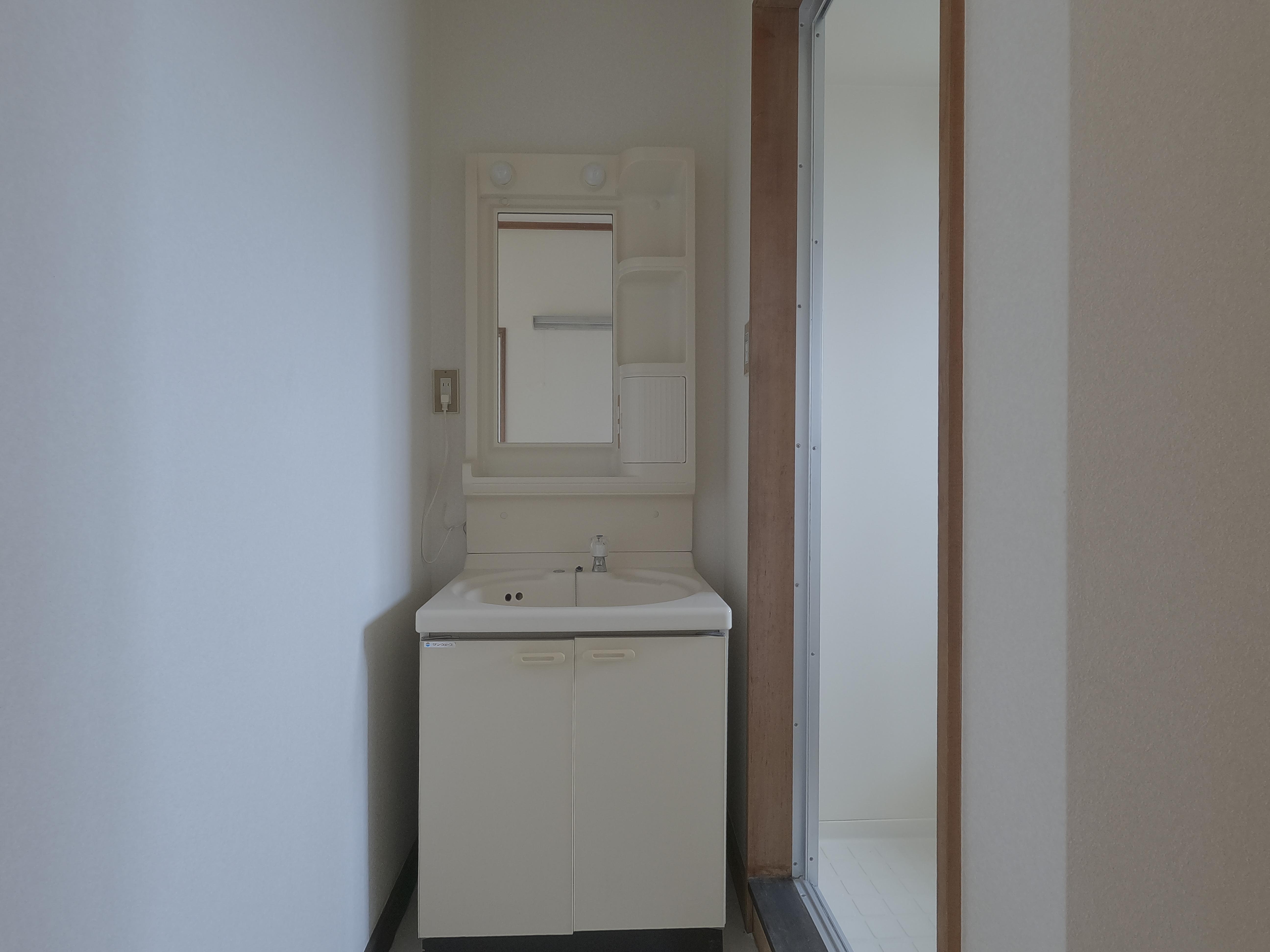 ウィスタリアB棟