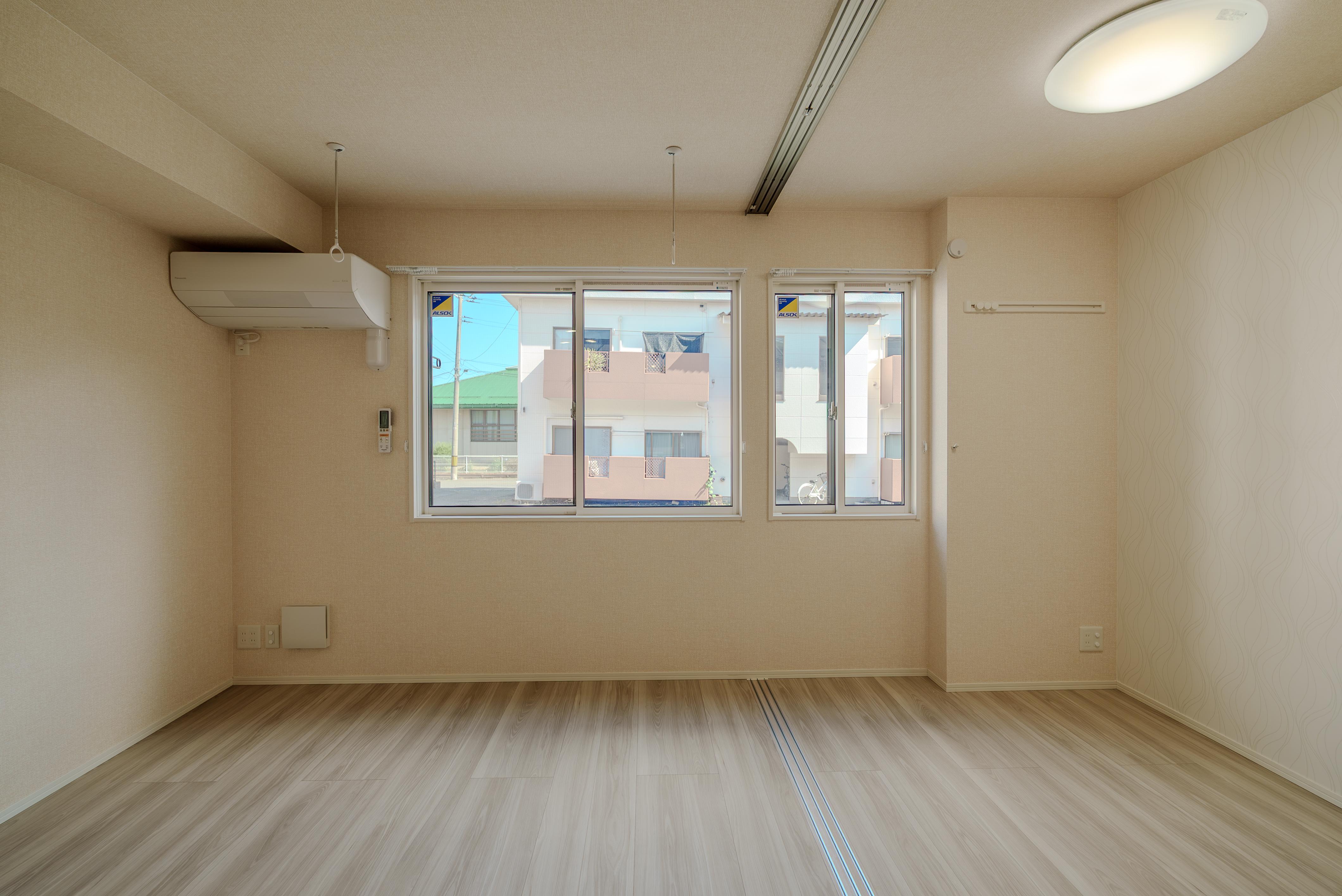 ★D-room★太陽光発電ZEH-M★インターネット無料★新築★レスア柏崎Ⅲ